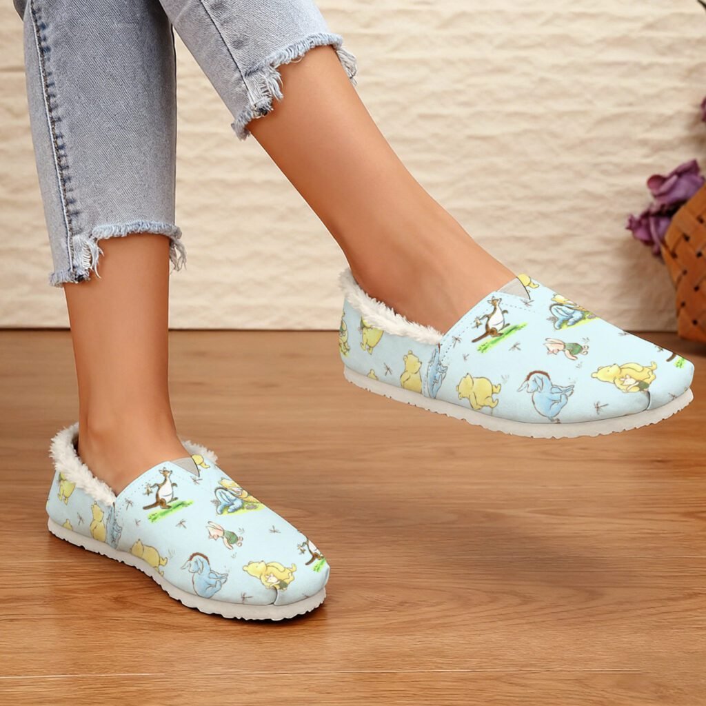 Blue Fluffy Winnie the Pooh Women's Slip-On Canvas Shoes